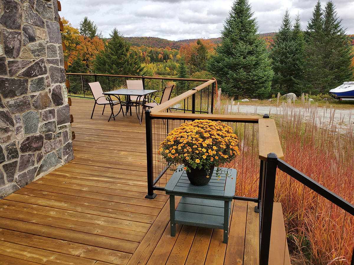 Rogue Orion Aluminum Railing with Stainless Steel Cabling in White